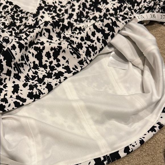 NWOT! White House Black Market Black and White Ruched Blouse - Picture 7 of 8